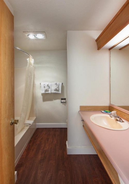 Surfside Resort image 44