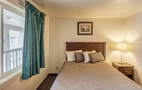 Surfside Resort image 48
